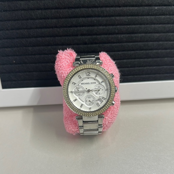Michael Kors Silver Women's Watch - Picture 1 of 3